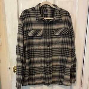 Patagonia Men’s Fjord Flannel Shirt size Large